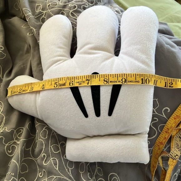 Disneyland Resorts Iconic Mickey Mouse Hand Glove - Picture 6 of 7